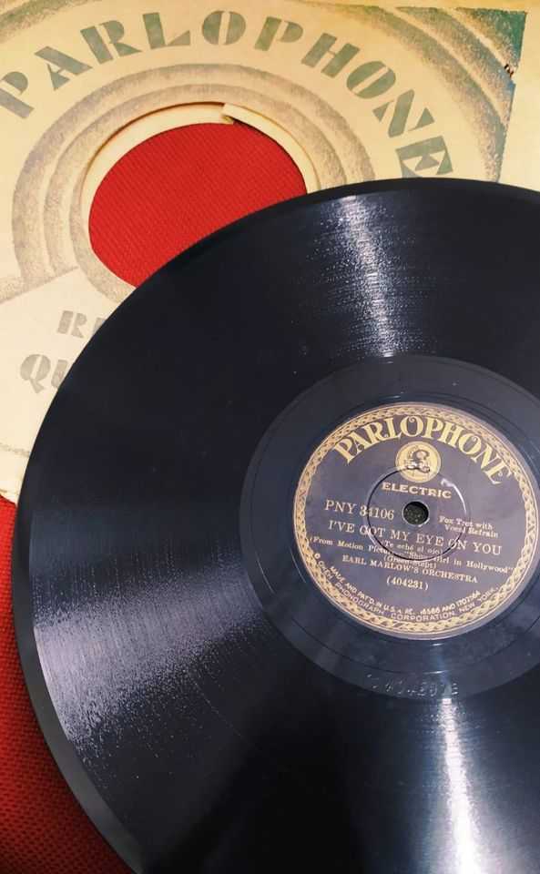 Piringan Hitam  Just A little Closer