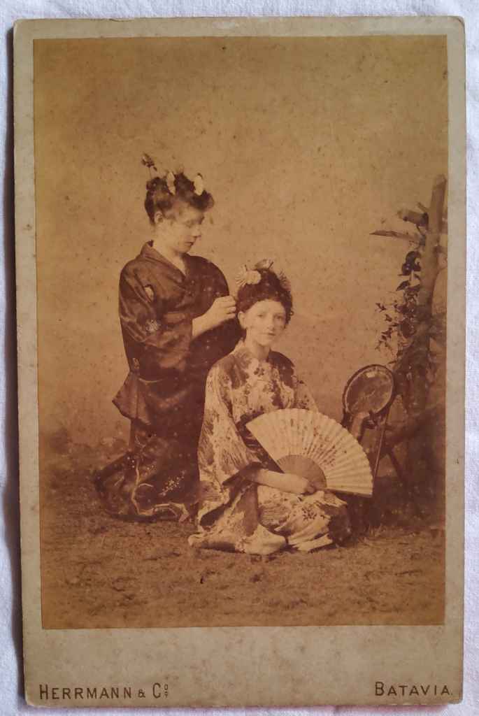 Foto Antik / Foto Kuno ; estimasi tahun 1870-an; ukuran 16,5cm x 11cm