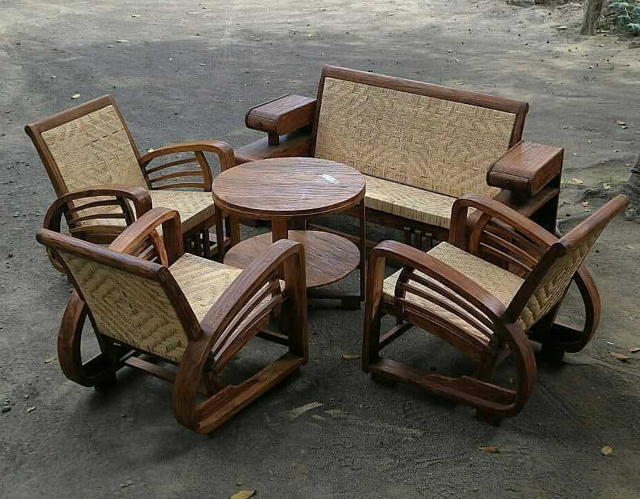 Set kursi sedan rotan.