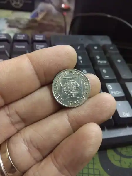 A 1200 Timor 50 Avos Tahun 1951 Bekas Pakai Sesuai Gambar Silver