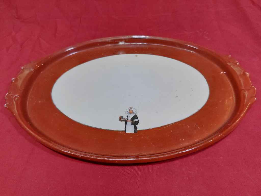 Nampan Keramik Eropa Antik