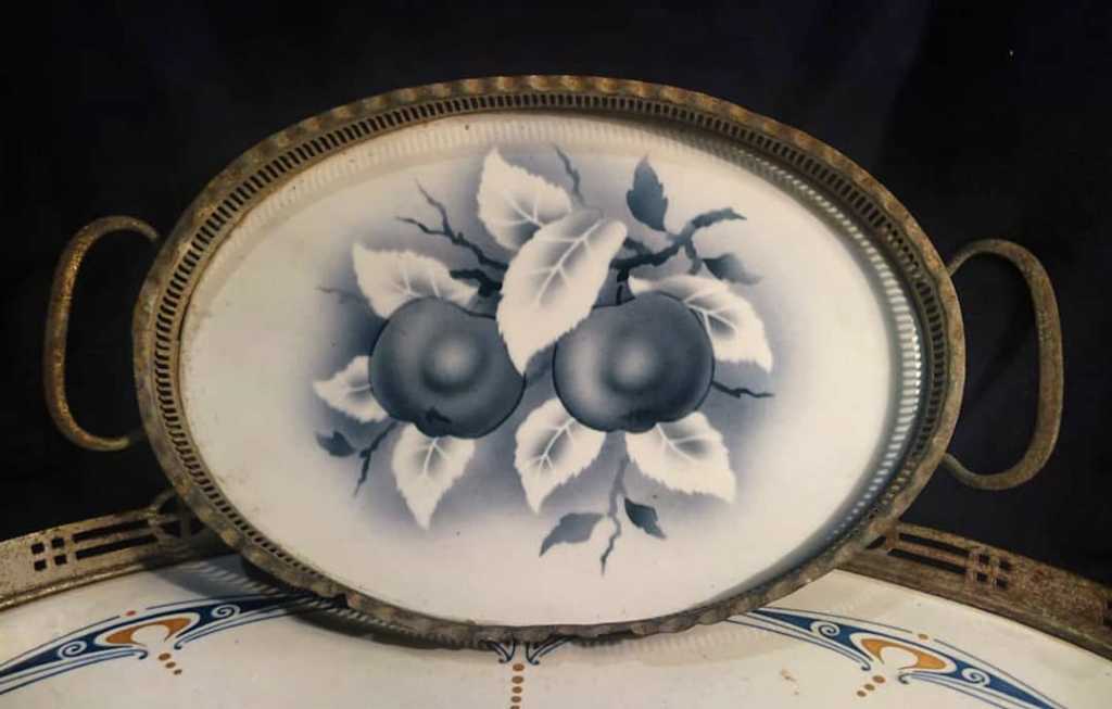 Nampan Keramik Antik