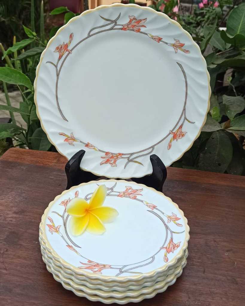 Piring Keramik Vintage