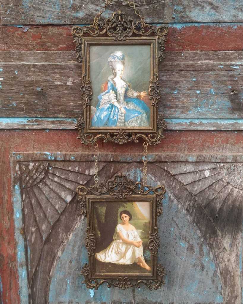 Frame Italy. Masih ada lukisan Nona Belanda. T. 13cm x 9cm