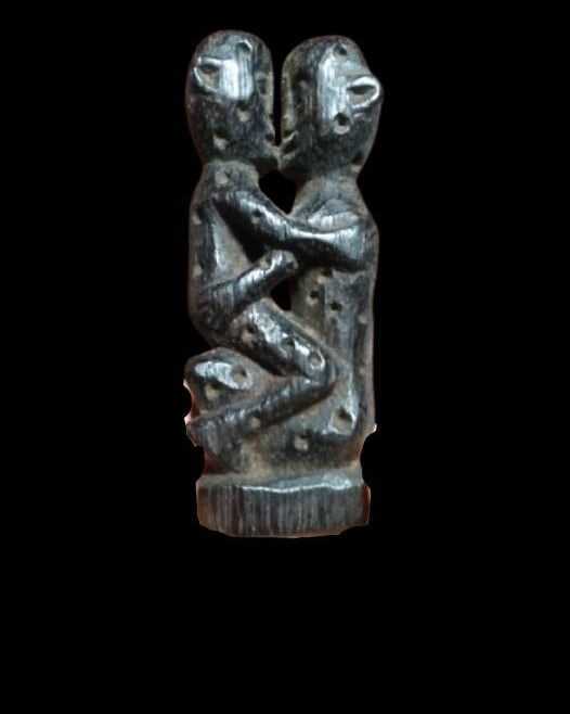 Patung Primitif Bahan Kayu