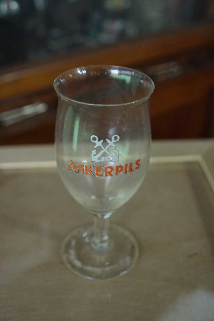 Gelas Iklan Bir Angker