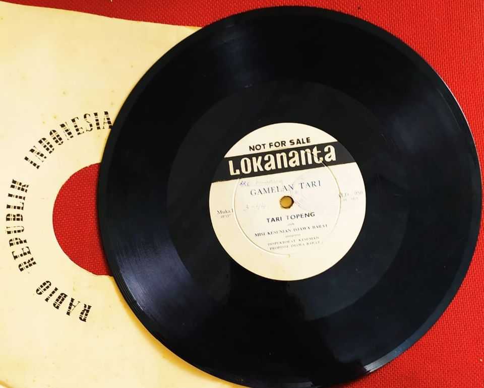 Piringan Hitam Gamelan Tari - Tari Topeng