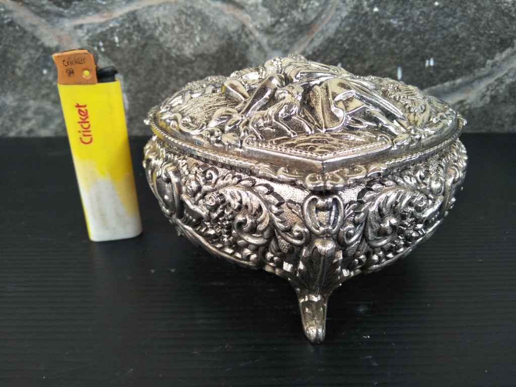 Tempat Perhiasan Vintage