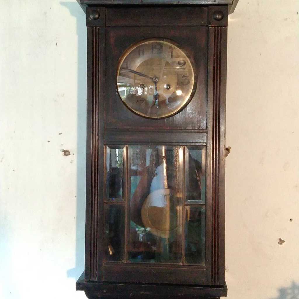 Jam tengahan Mouthe germany