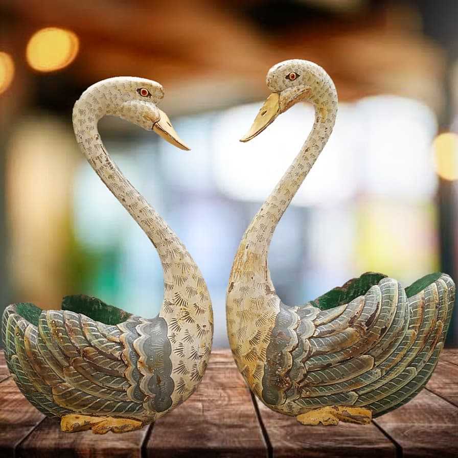 Patung Angsa Bahan Kayu