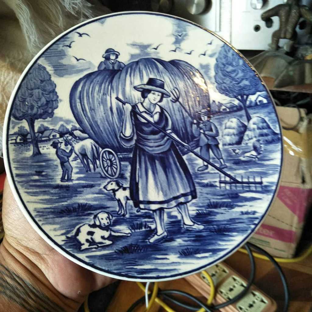 Piring Keramik Vintage