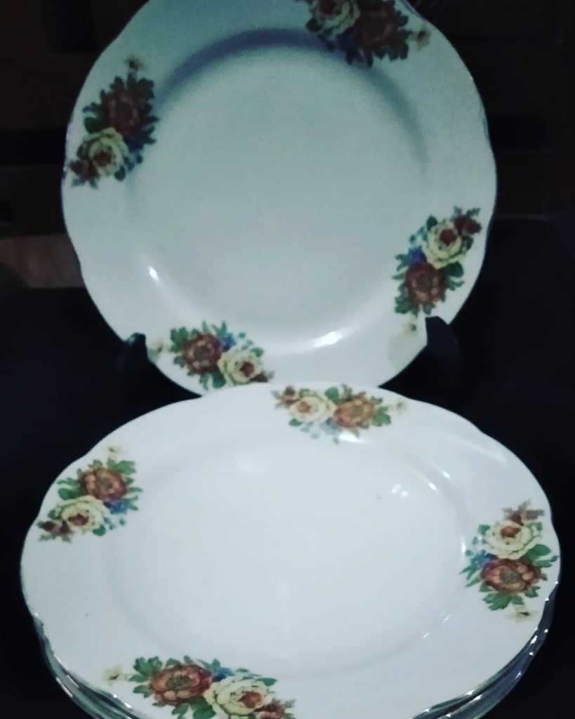 Piring Keramik Vintage