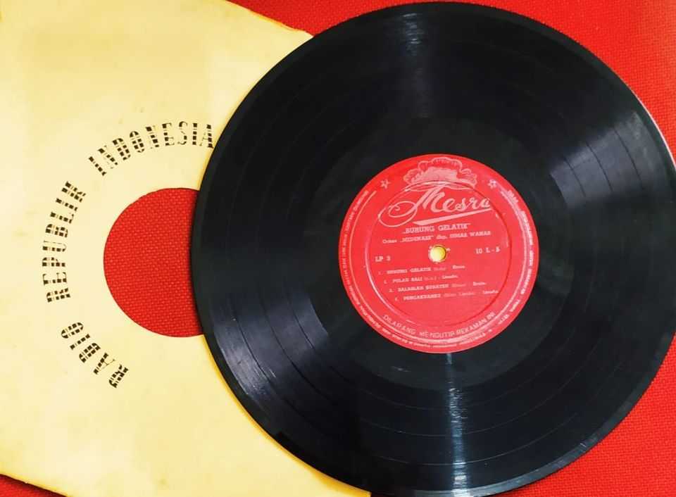 Piringan Hitam Burung Gelatik