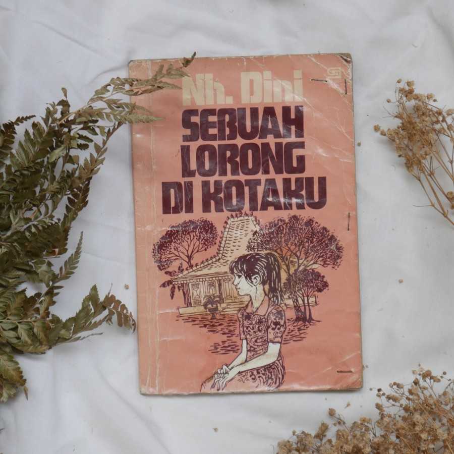 Buku Sebuah Lorong Di Kotaku (Nh. Dini)