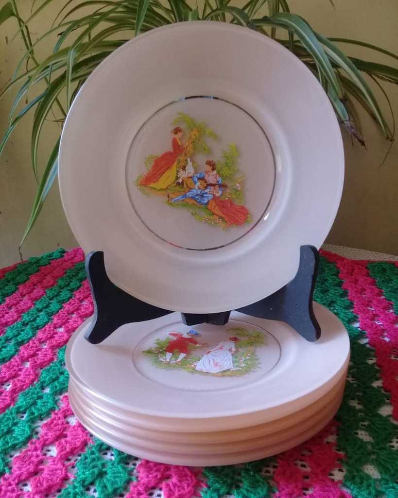 Piring Keramik Vintage