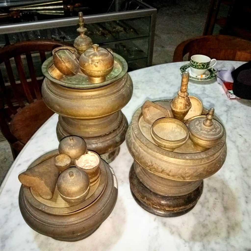 Kinangan Kuningan Antik