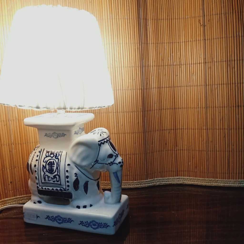 Lampu Meja Gajah