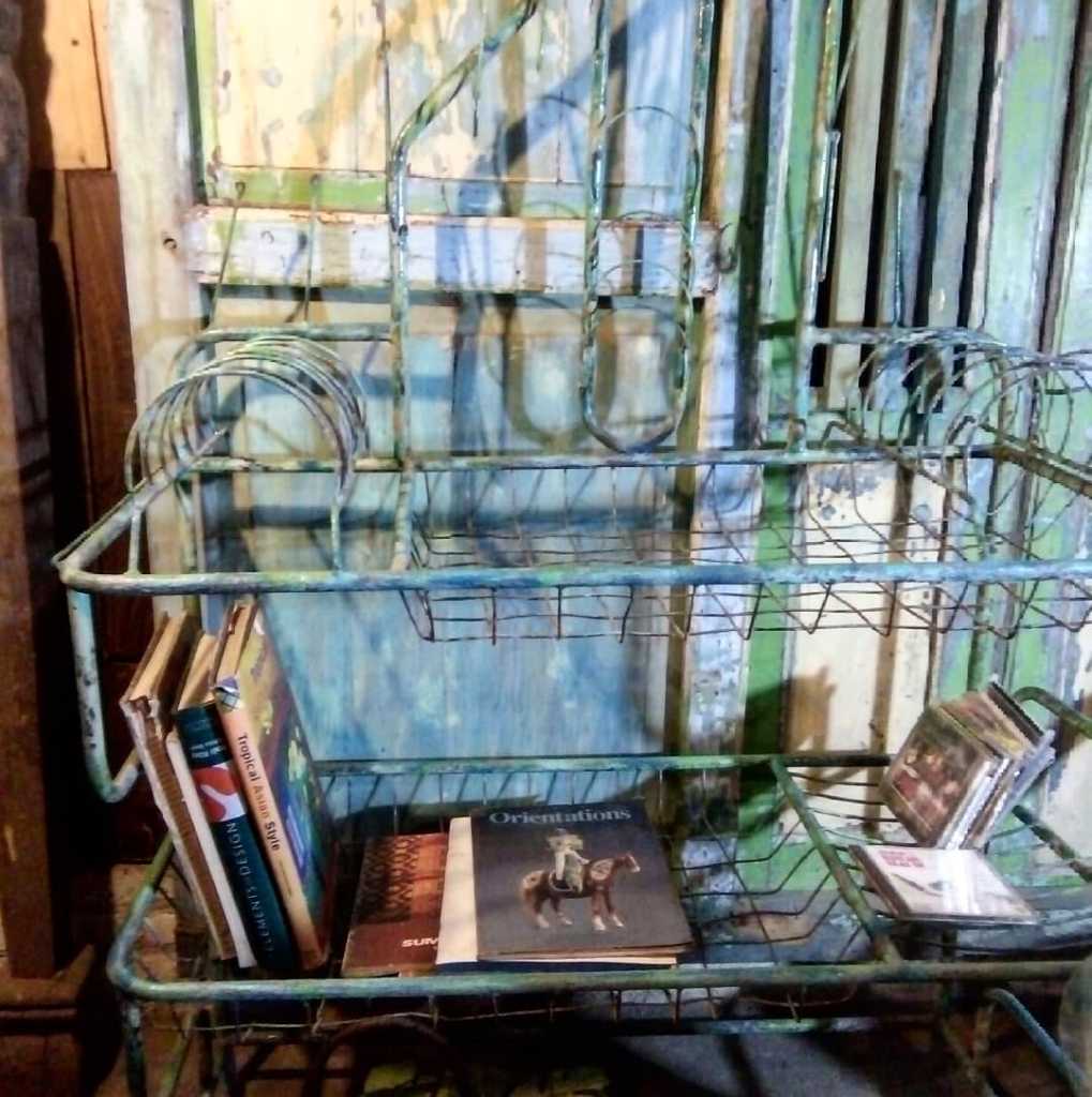 Rak Piring Besi Vintage