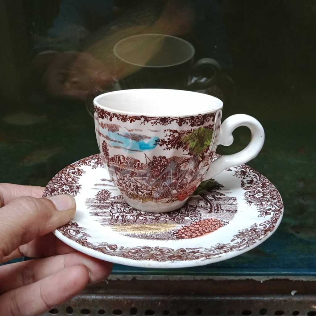 Cangkir Porcelain Eropa Vintage