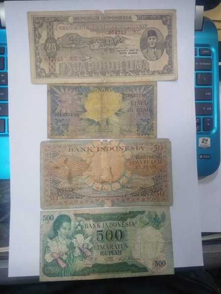 BL 2690 LOT 4 Lembar Uang Kuno Berbeda kondisi Sesuai Gambar