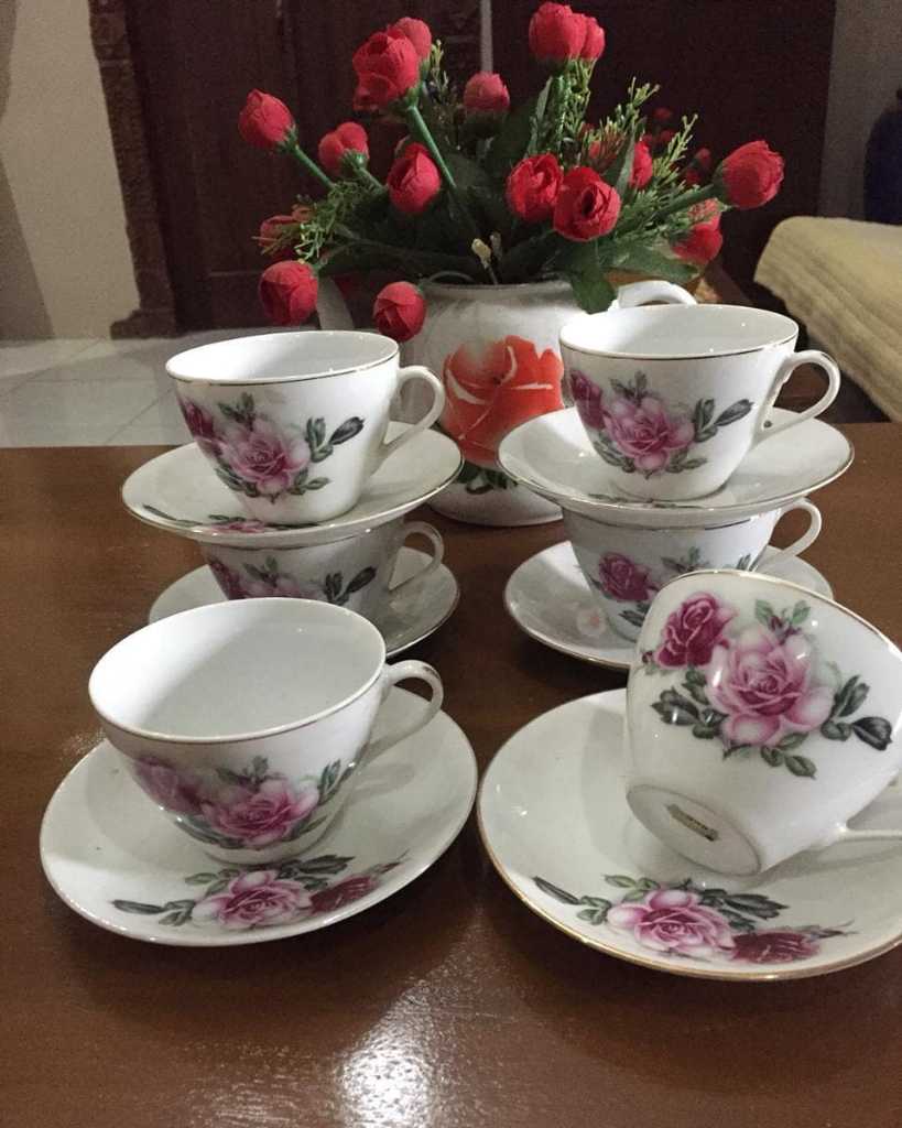 Cangkir Porcelain Vintage