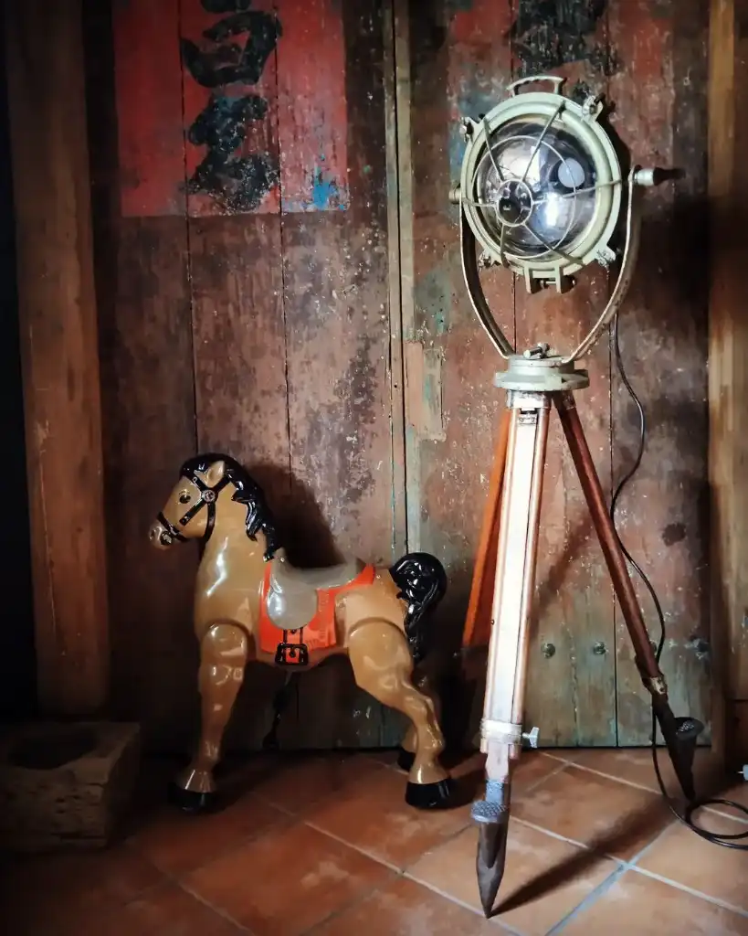 Lampu sorot Industrial.