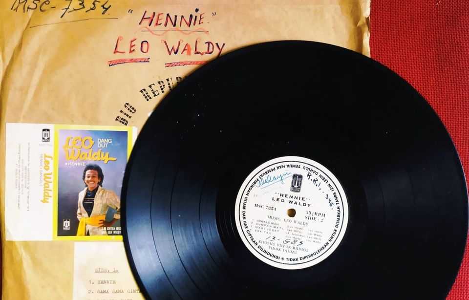 Piringan Hitam Hennie - Leo Waldy