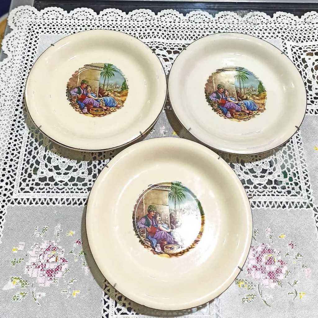 Piring Keramik Vintage