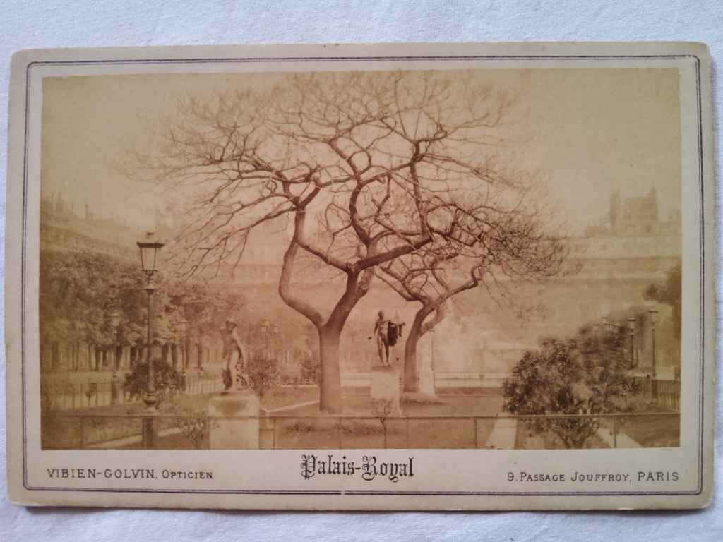 Foto Antik / Foto Kuno ; estimasi tahun 1870-an; ukuran 11cm x 16,5cm "PALAIS-ROYAL"