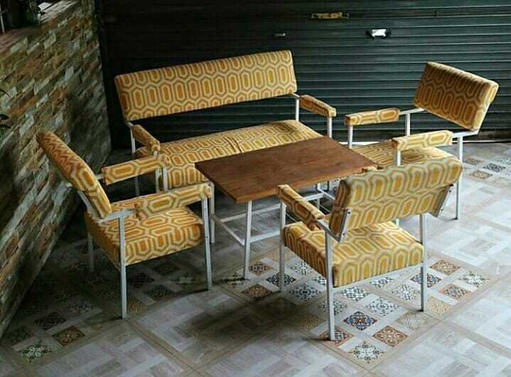 Kursi tamu jadul kerangka besi. Menambah nuansa klasik diruangan anda.