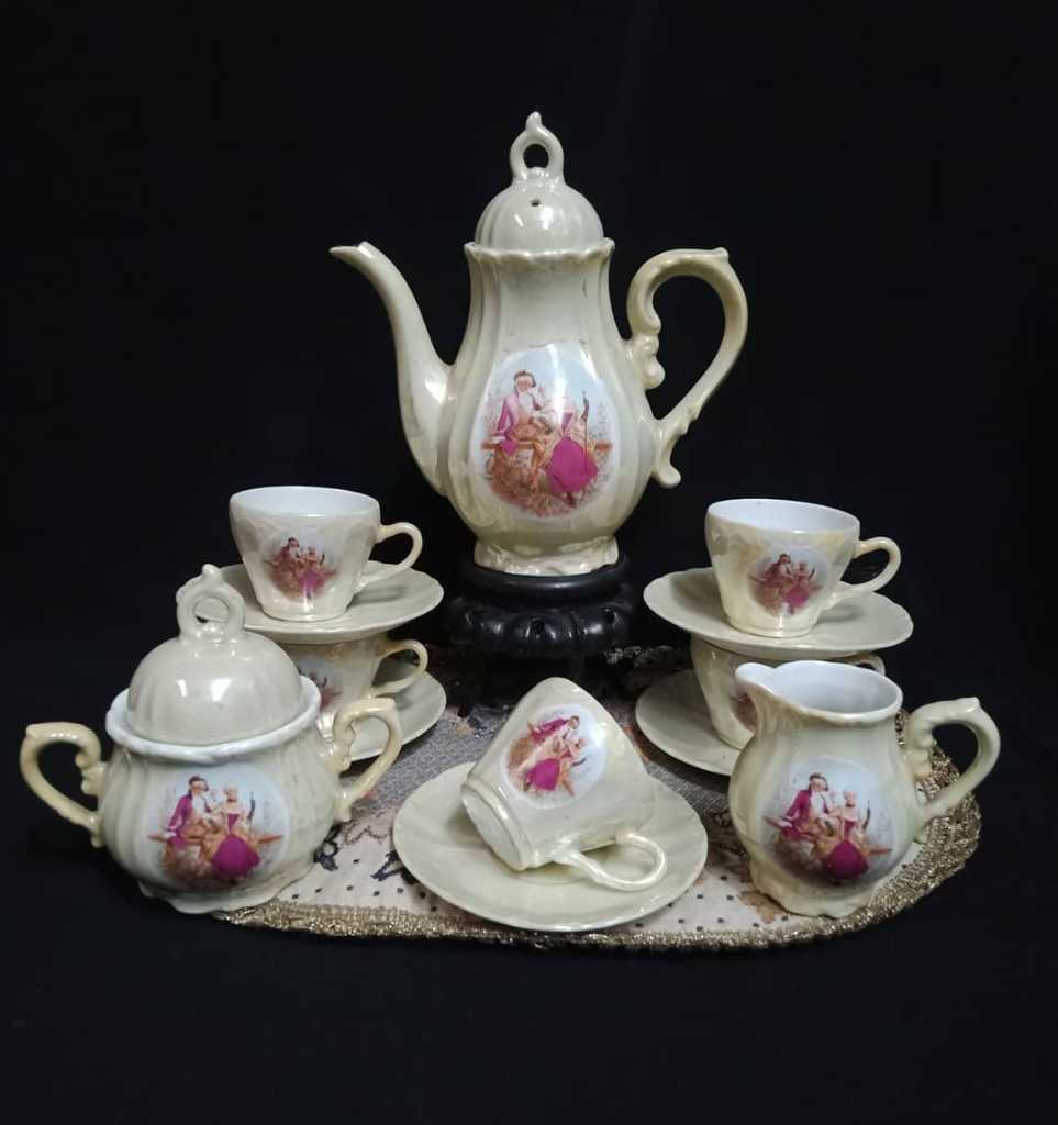 Cangkir Porcelain Vintage