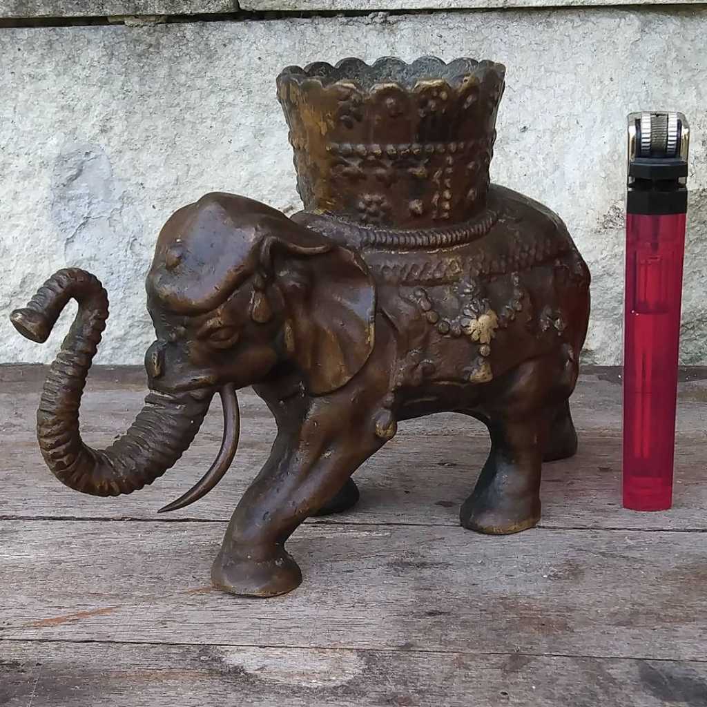 Asbak rokok Kuningan ukiran halus dan detail