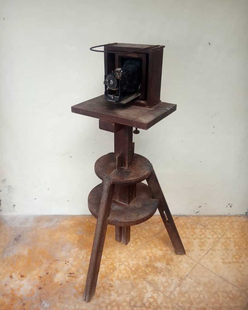 Kamera Kayu Antik