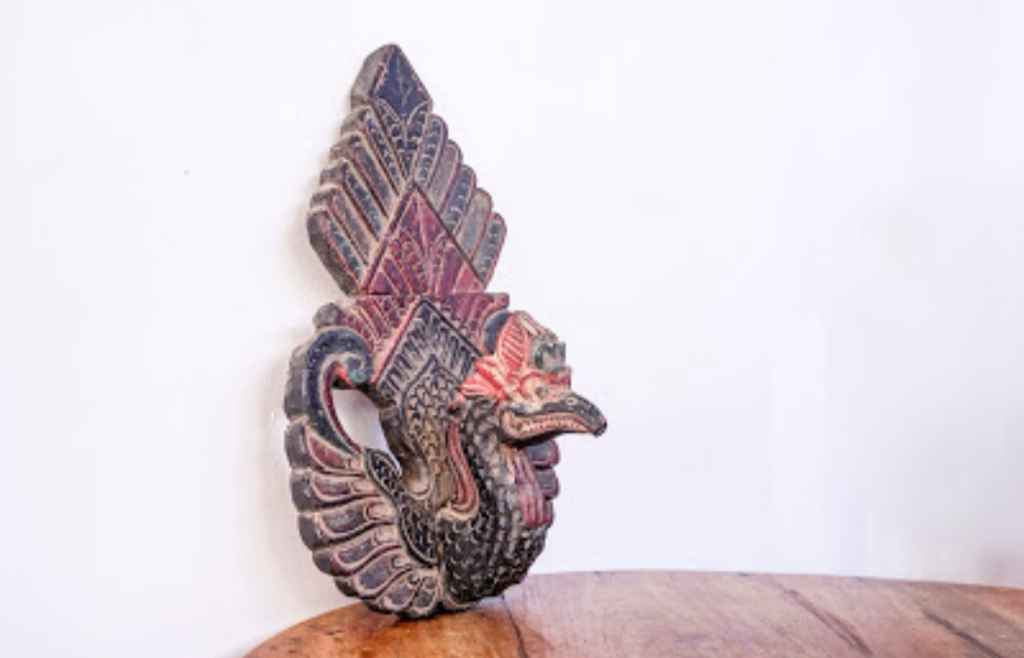 Ukiran Manukberi Bahan Kayu