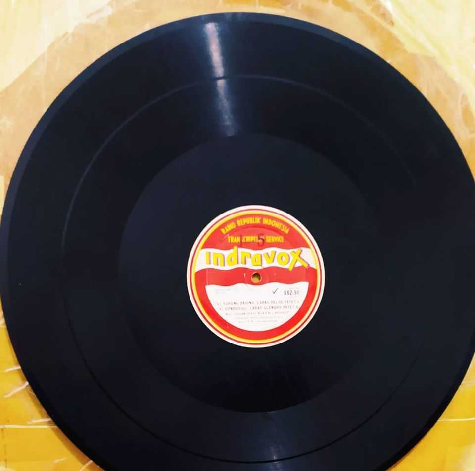 Piringan Hitam Kembang Gajam