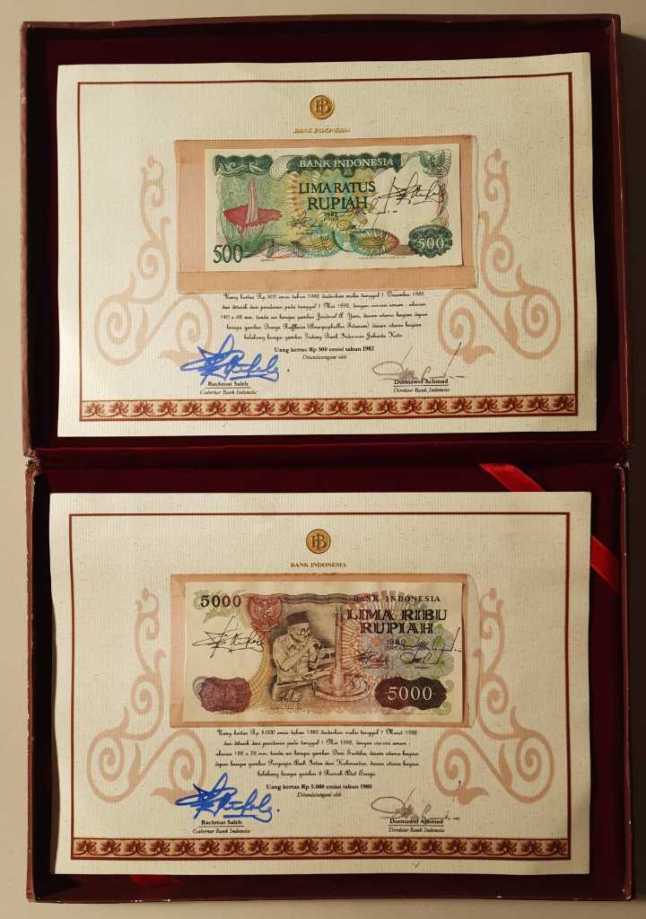 Folder BI Bank Indonesia UKI Uang Kuno Indonesia Dengan Tandatangan Basah Gubernur BI Saat Itu 5000 Rupiah Asah Intan 500 Rupiah Bunga Bangkai