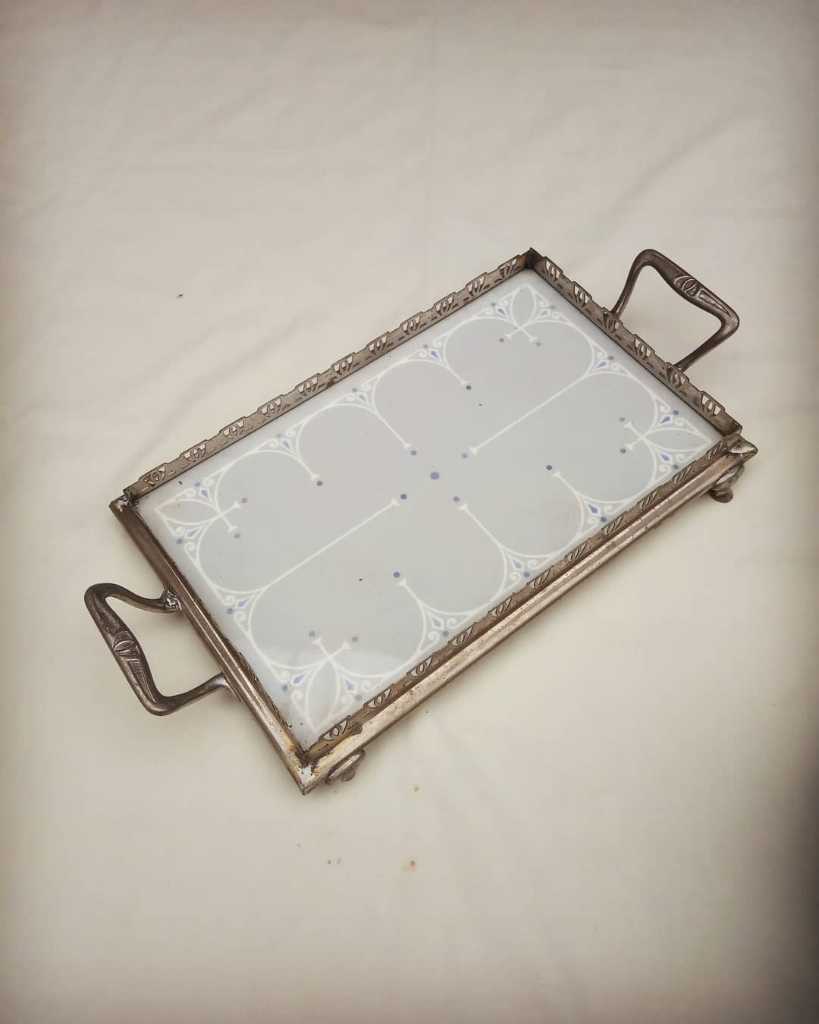 Nampan Keramik Eropa Antik