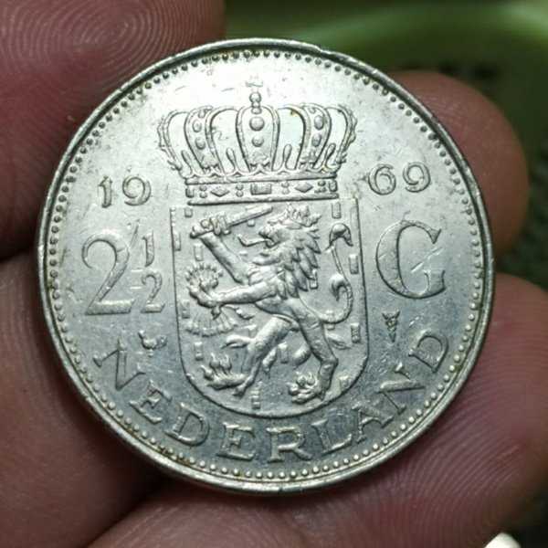 A3605 Per 1 keping 2 setengah gulden Juliana Tahun 1969 Aslii Ready