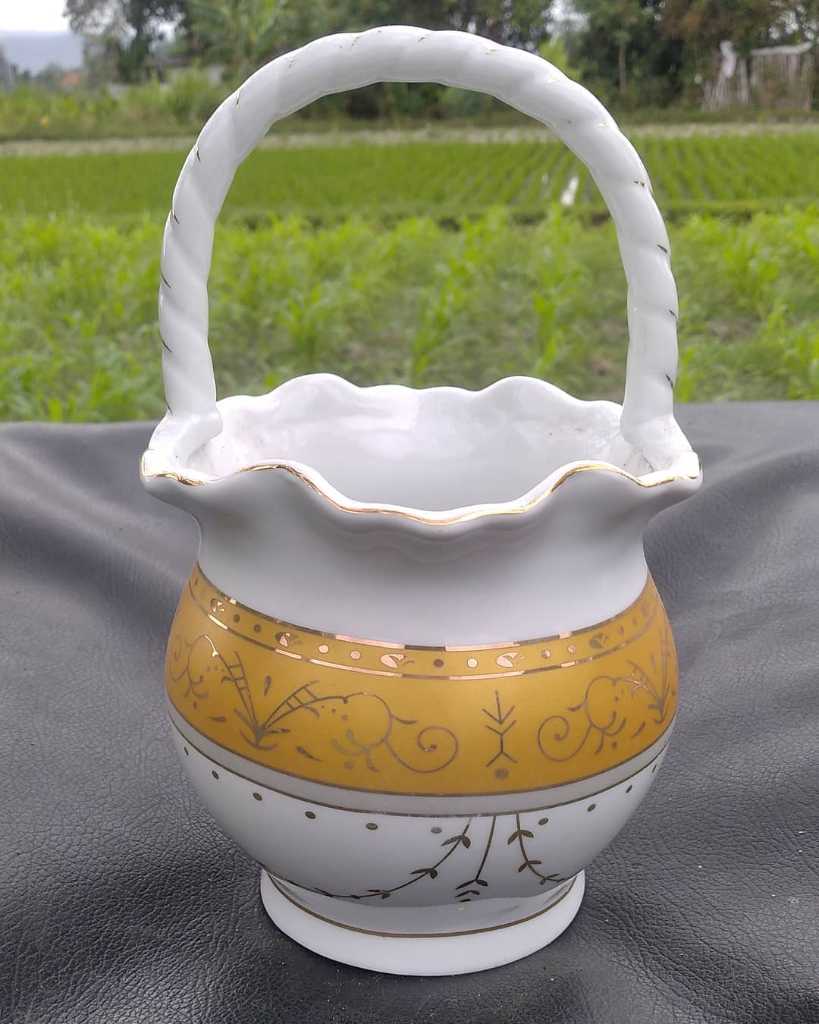 Kranjang bunga tinggi 23 cm lebar 11 cm