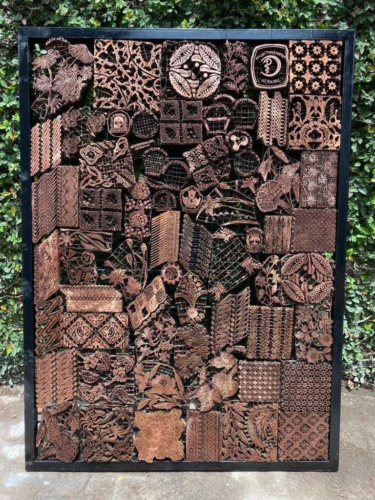 Hiasan dinding Aneka Motif Cap Batik bahan tembaga frame besi