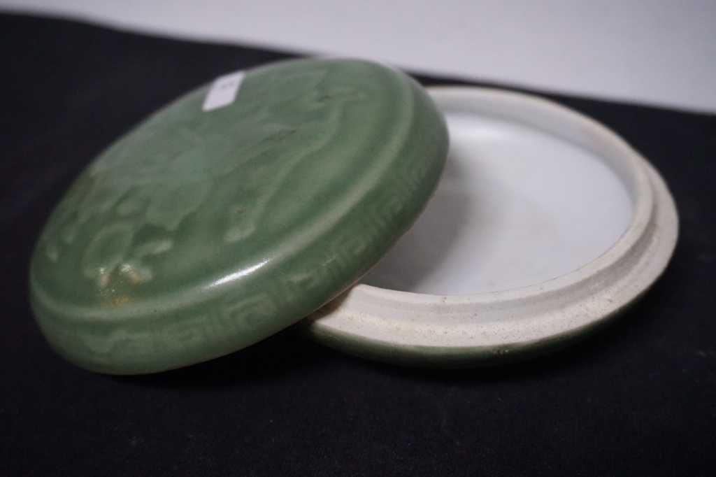 tempat bedak celadon