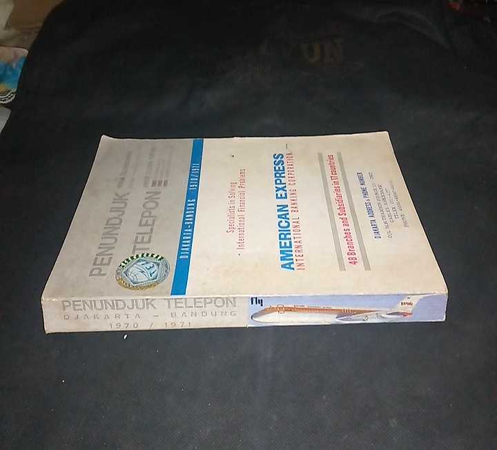 Buku Petunjuk Djakarta - Bandung - Banyak dicari Kolektor Akhir Akhir ini... - Tahun 1970 - 1971 - Ukuran BUKU  JUMBO 27,9 cm x 22 cm x 1,8 cm - Masih EDJAAN LAMA