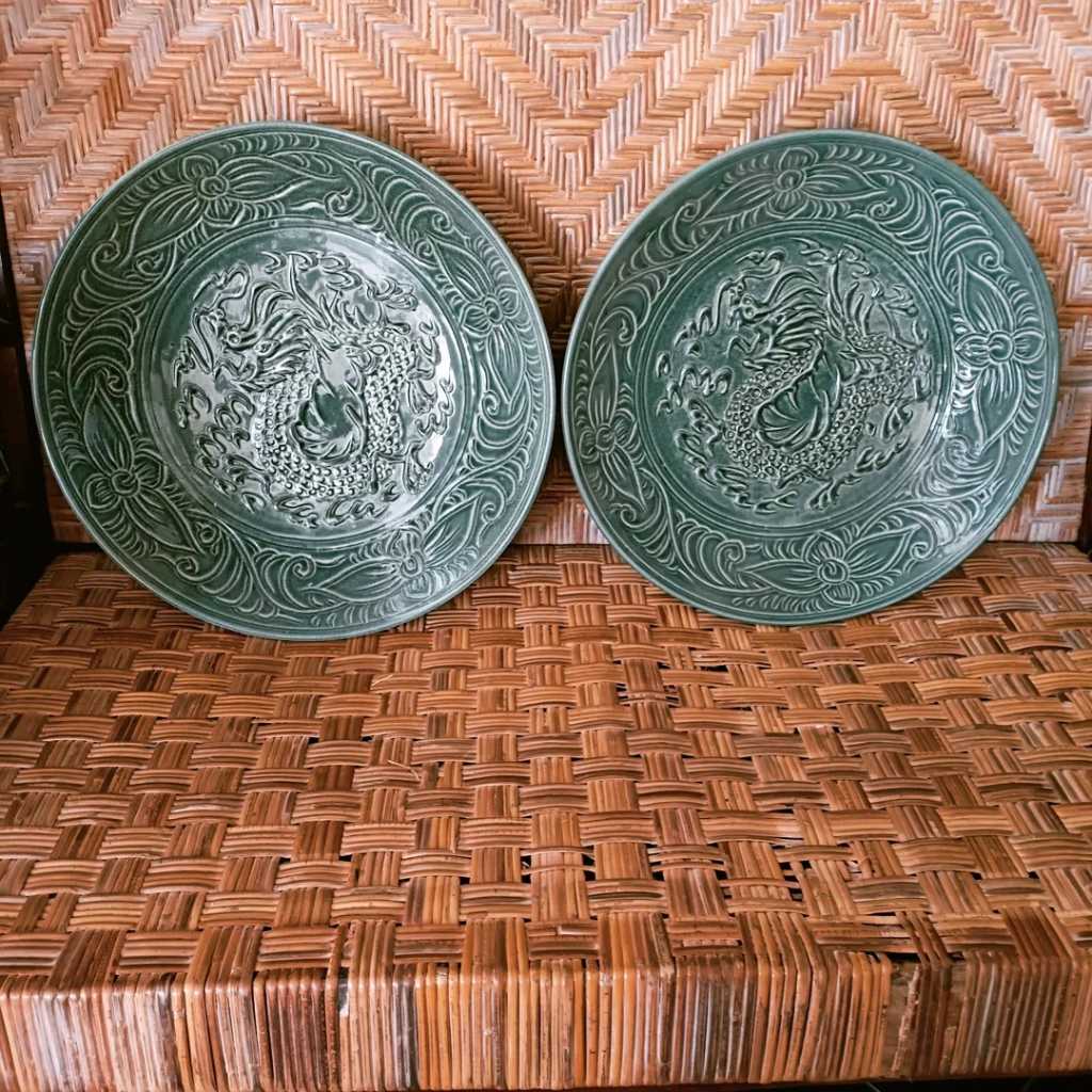 Piring Celadon Vintage