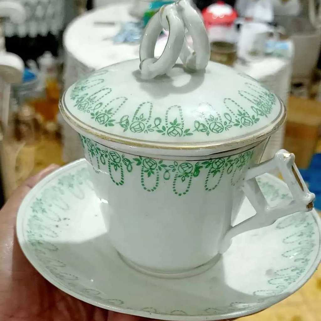 Cangkir Keramik Eropa Antik