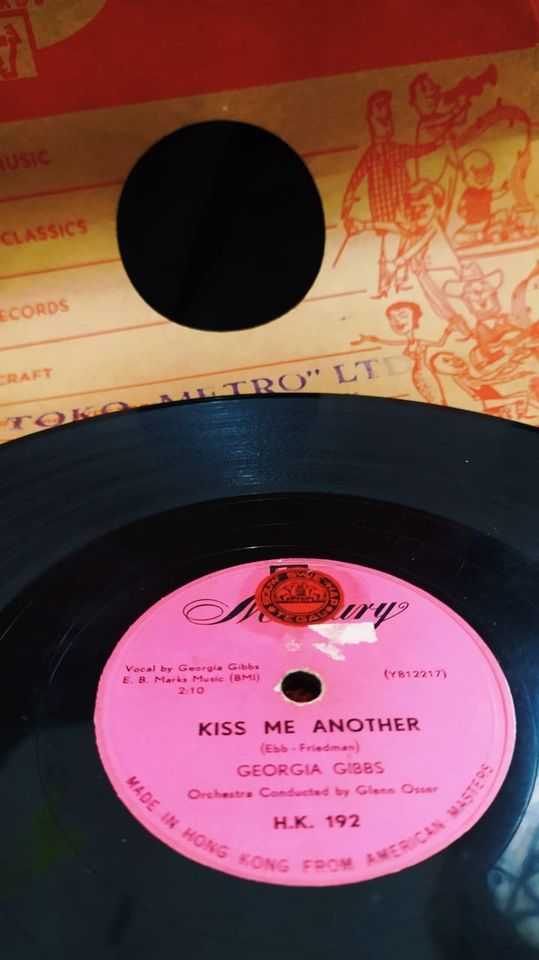 Piringan Hitam Fool Of The Year - Goergia Gibbs