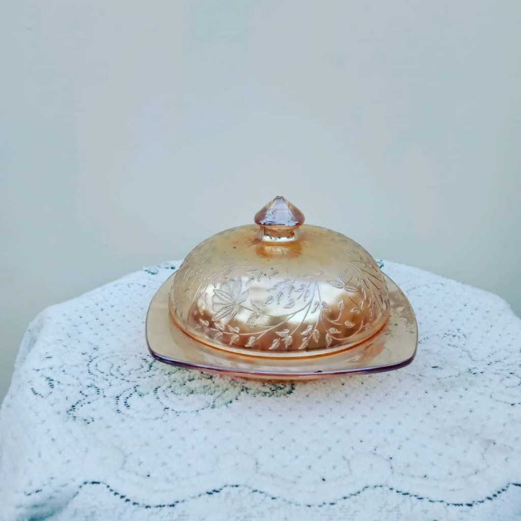 Tempat keju. 15 x15 x T.10cm.kondisi utuh mulus.