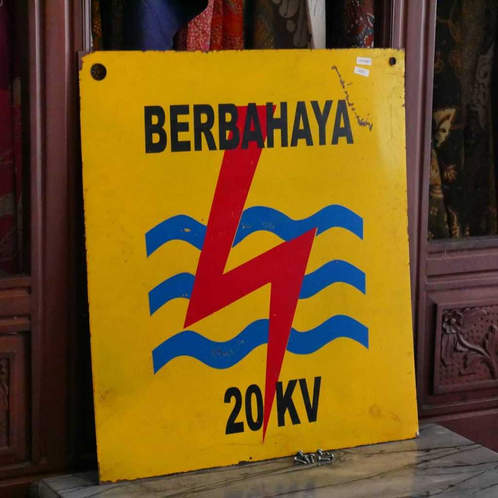Enamel Berbahaya 20KV