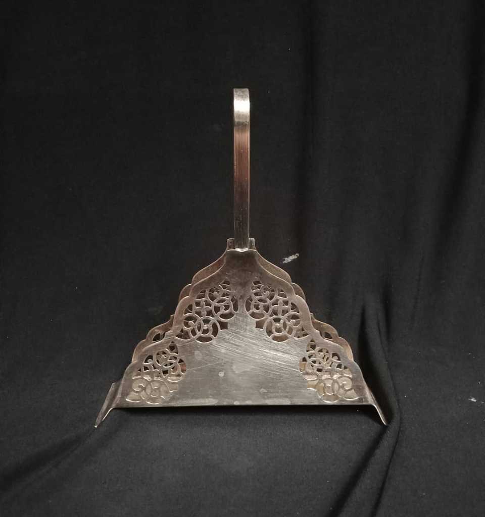 Tempat tisu selesai di salon.