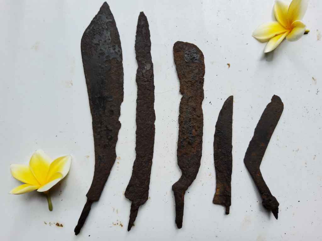 Pisau berbagai bentuk dan ukuran,  Barang Temuan Era Kabudhan (Hindu Budha) BT 0012