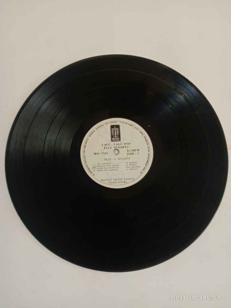 Piringan Hitam Elly Sunarya ( 1981 )